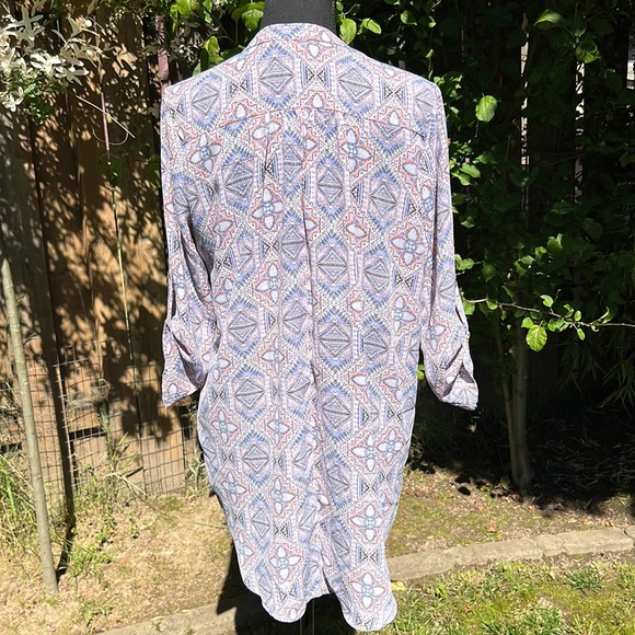 LUSH V Neck Blue Pink white Abstract Beautiful Blouse Top Summer M - Picture 4 of 7